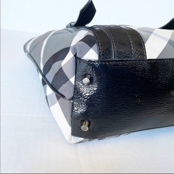 Burberry Victoria Beat Check Nova Tote Bag - Picture 12 of 16